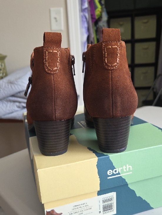 New Earth Tan Leather Side-Zip Ankle Booties Sz7 - Picture 5 of 6